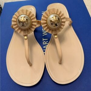 Tory Burch Cream Sandals with Elegant Gold Accent